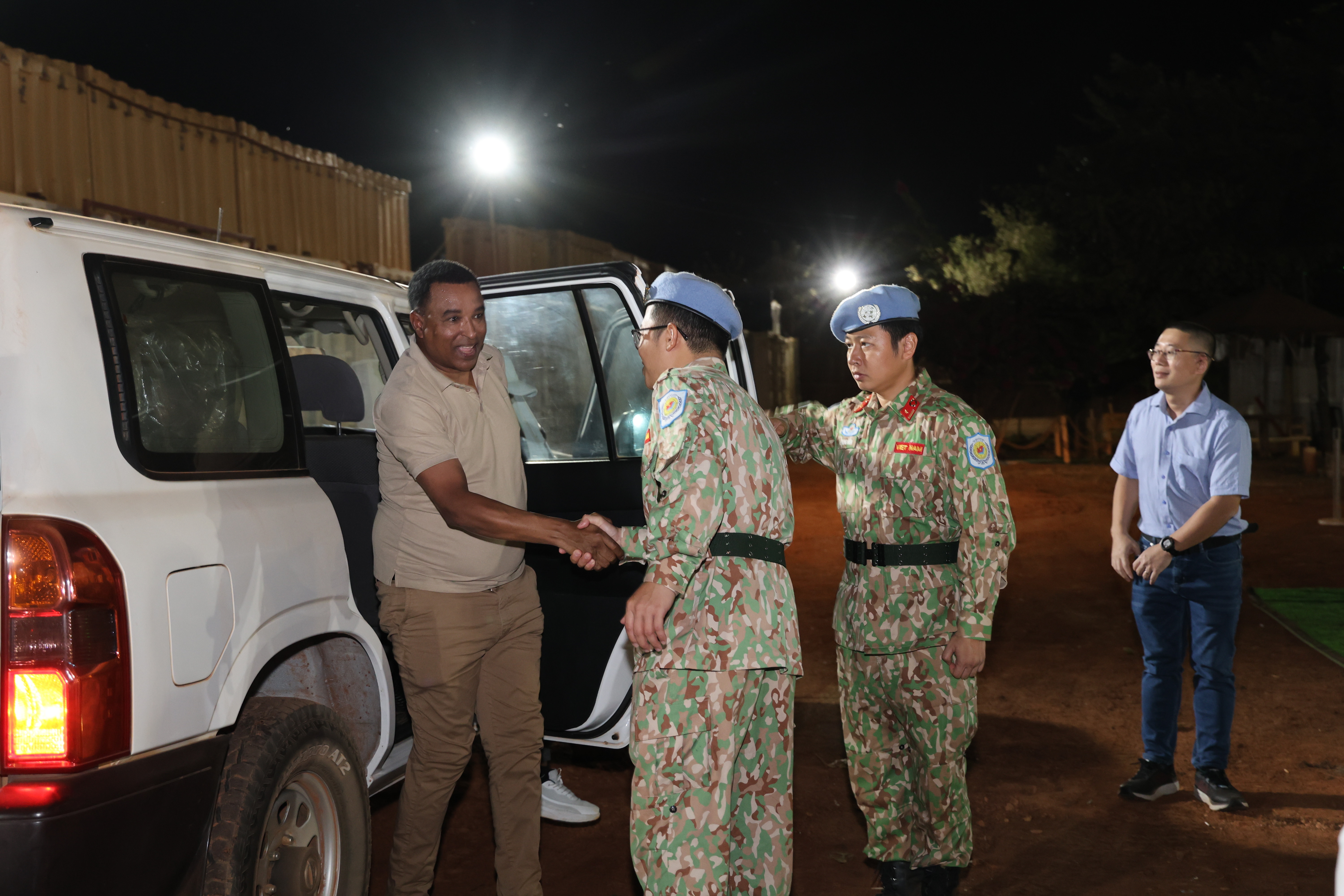 /UploadStore/admin/251221 BVDC/Đón Chỉ huy trưởng Quân khu.JPG